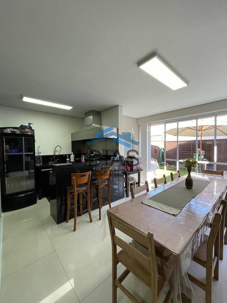 Casa à venda com 3 quartos, 180m² - Foto 4