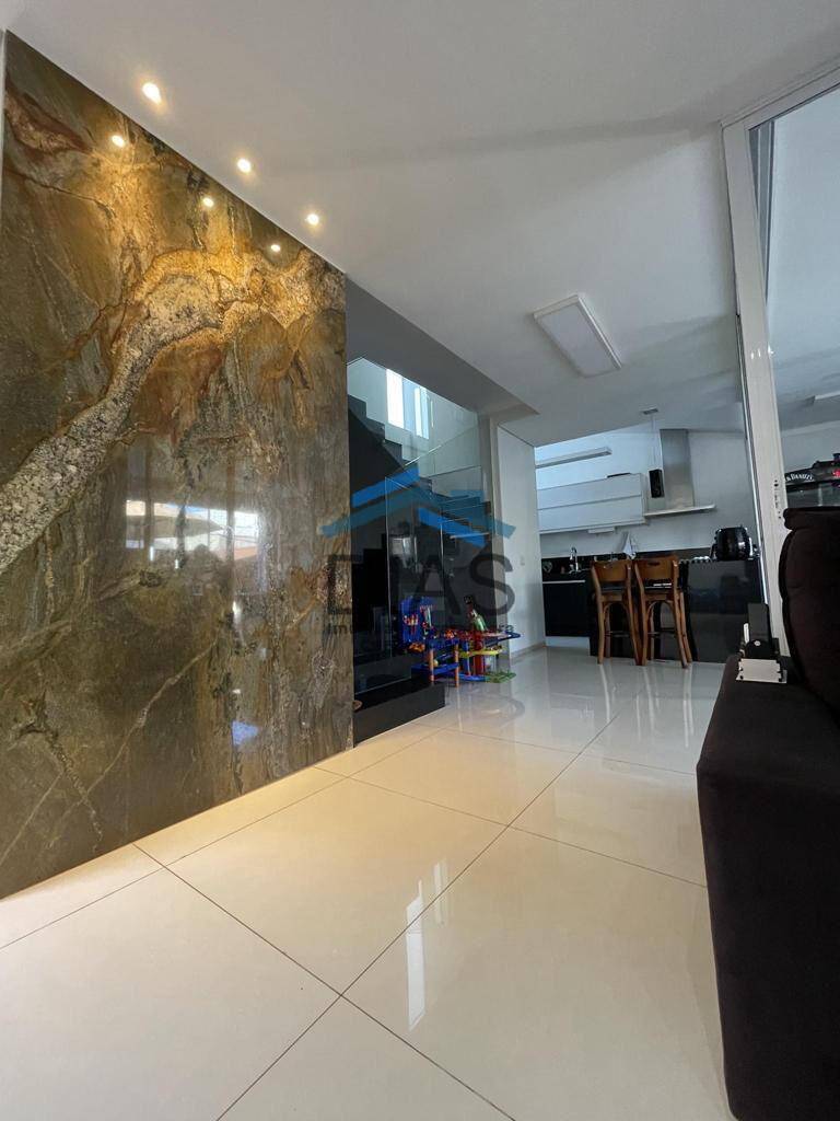 Casa à venda com 3 quartos, 180m² - Foto 1