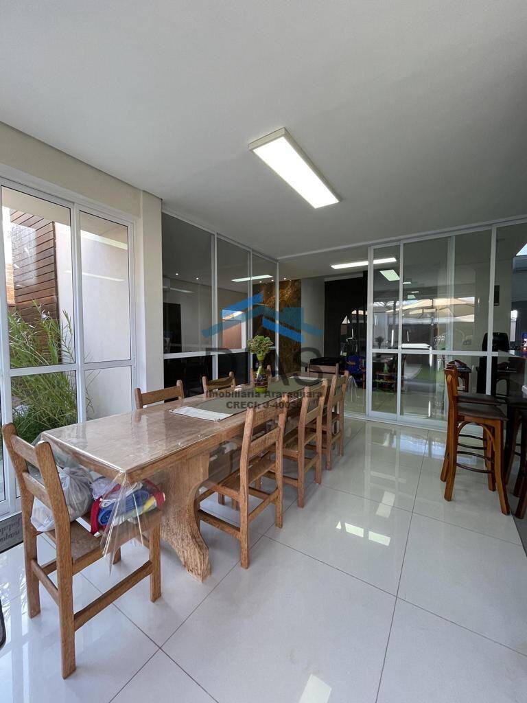 Casa à venda com 3 quartos, 180m² - Foto 2