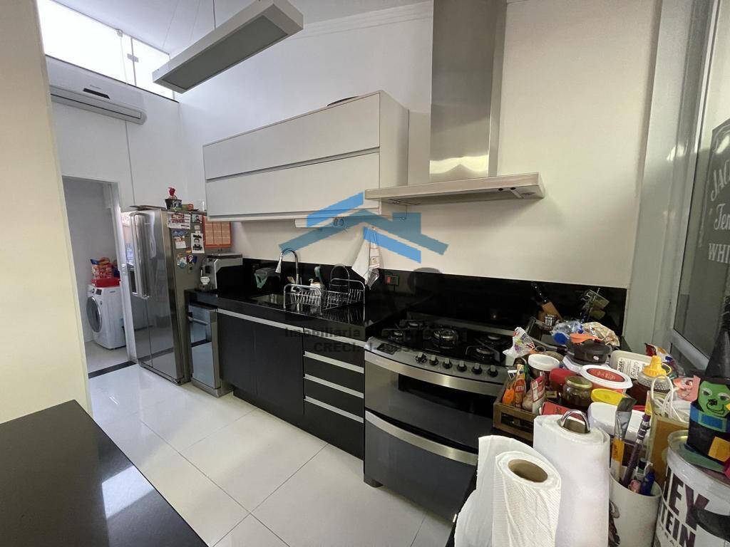 Casa à venda com 3 quartos, 180m² - Foto 8