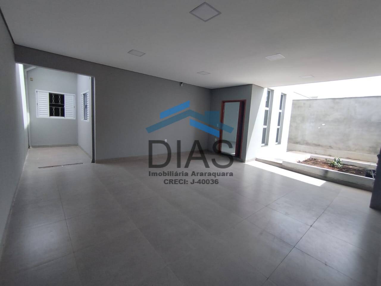 PARQUE FLAMBOYANT LINDA CASA COM TRÊS DORMITÓRIOS E ESPAÇO GOURMET