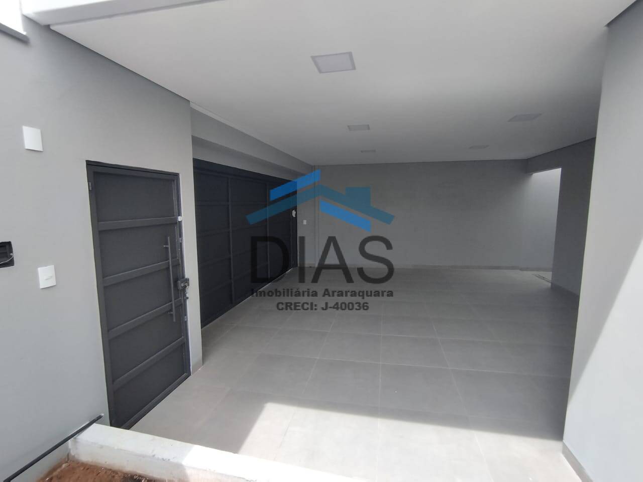 PARQUE FLAMBOYANT LINDA CASA COM TRÊS DORMITÓRIOS E ESPAÇO GOURMET