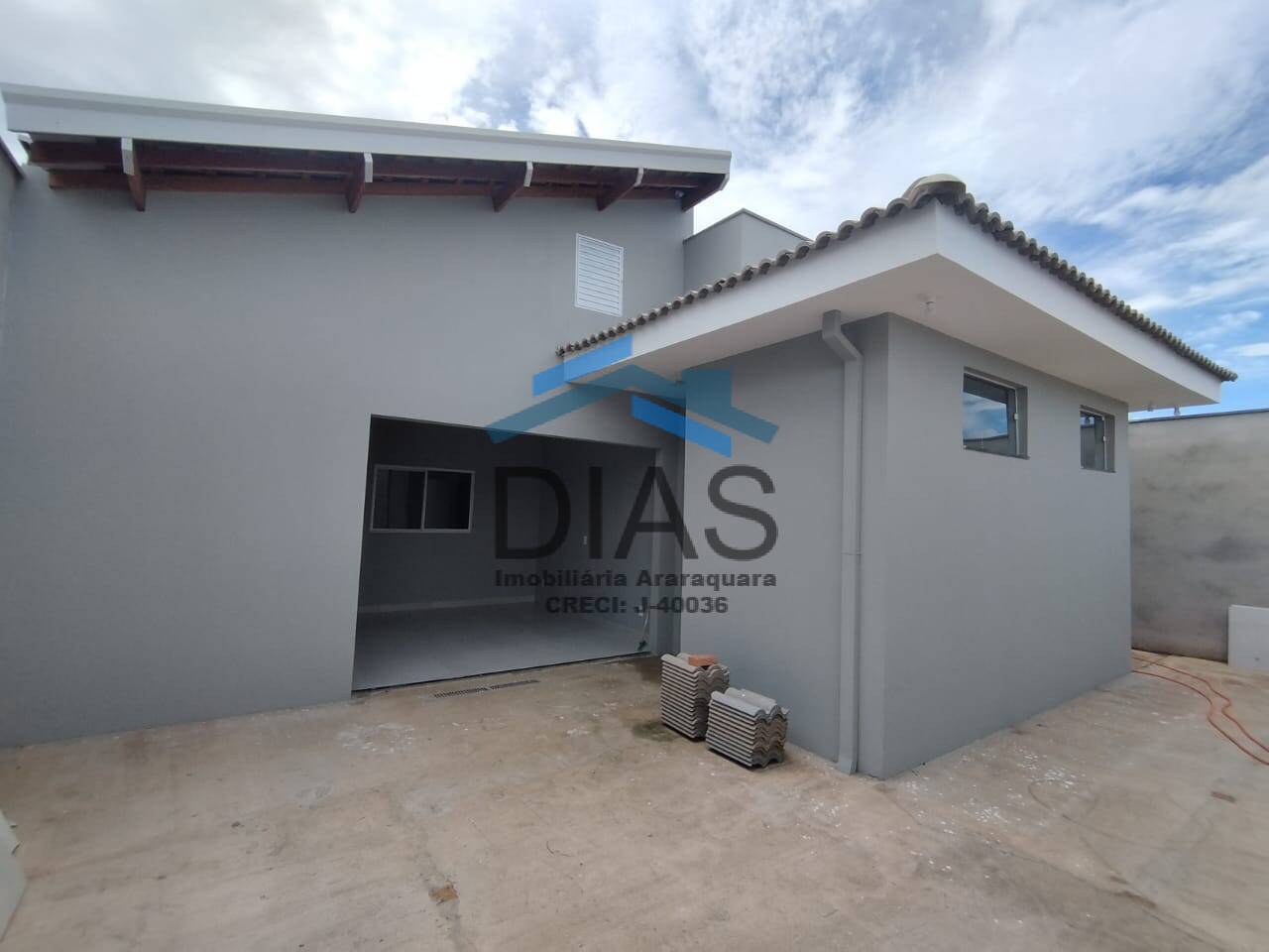 PARQUE FLAMBOYANT LINDA CASA COM TRÊS DORMITÓRIOS E ESPAÇO GOURMET