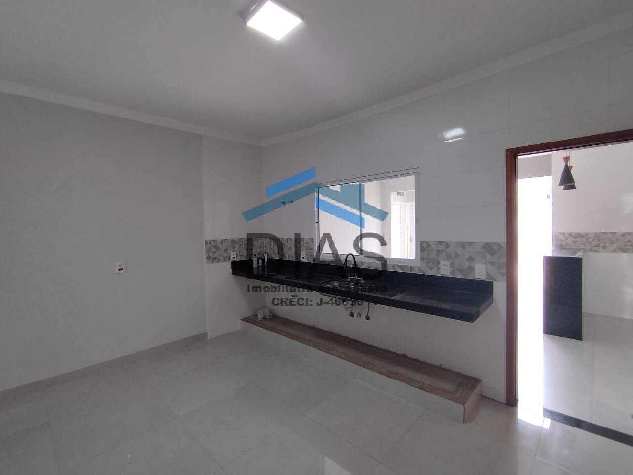 PARQUE FLAMBOYANT LINDA CASA COM TRÊS DORMITÓRIOS E ESPAÇO GOURMET