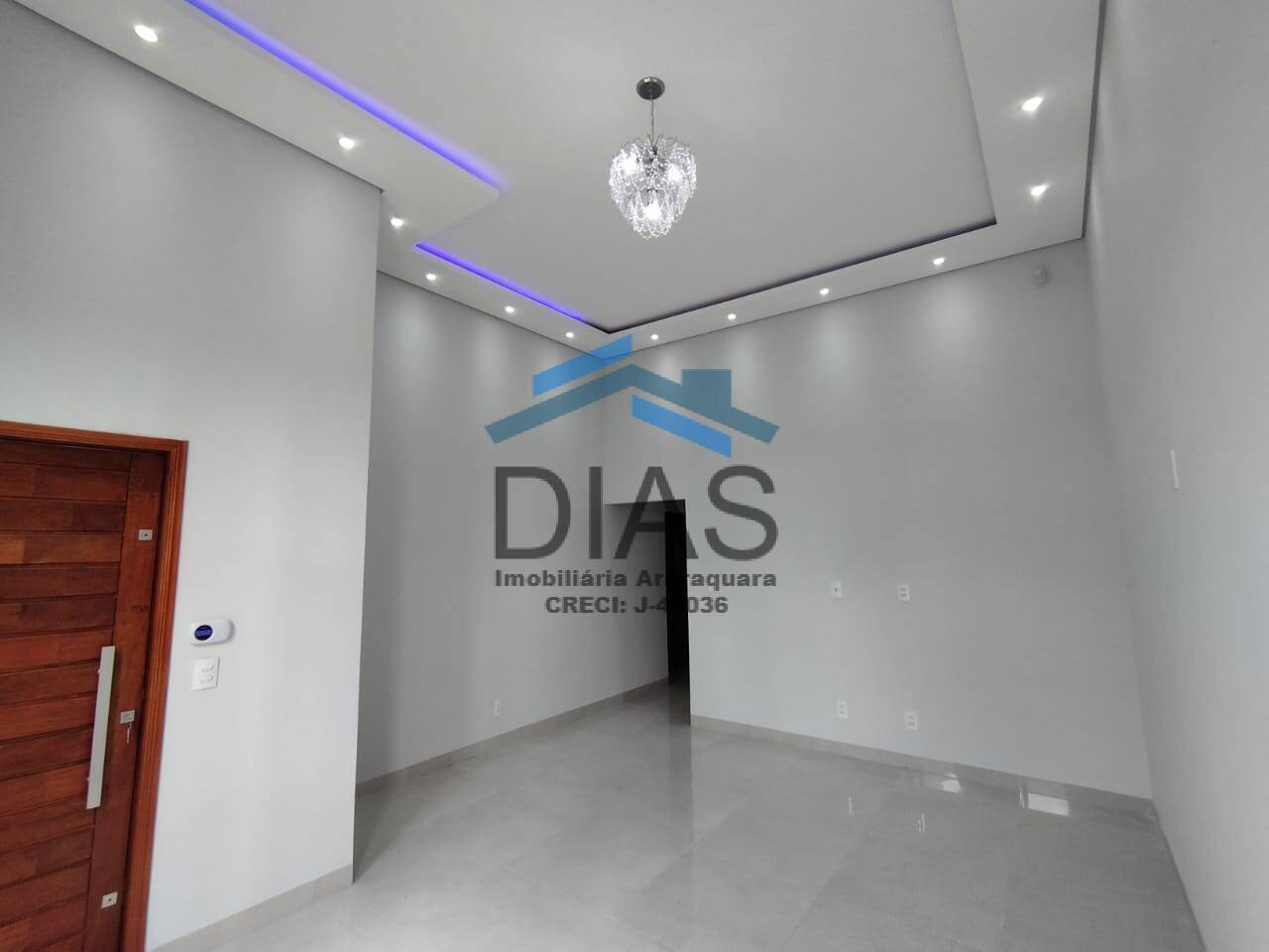 PARQUE FLAMBOYANT LINDA CASA COM TRÊS DORMITÓRIOS E ESPAÇO GOURMET