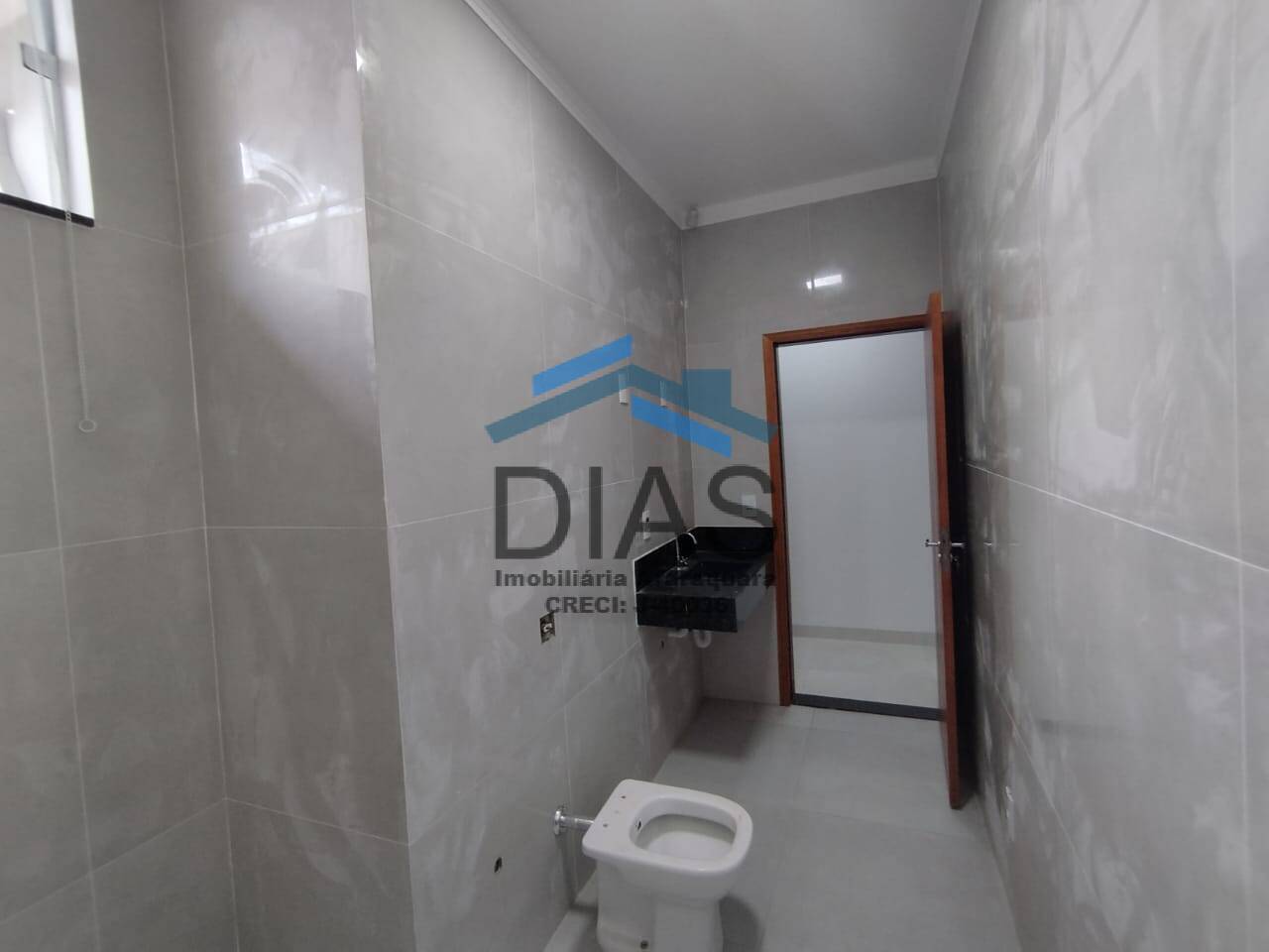 PARQUE FLAMBOYANT LINDA CASA COM TRÊS DORMITÓRIOS E ESPAÇO GOURMET