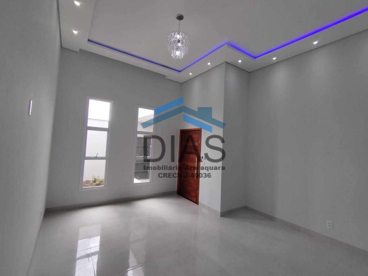 PARQUE FLAMBOYANT LINDA CASA COM TRÊS DORMITÓRIOS E ESPAÇO GOURMET