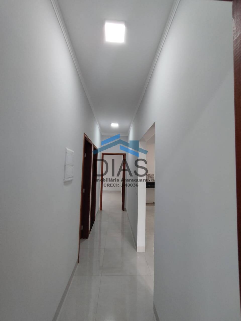 PARQUE FLAMBOYANT LINDA CASA COM TRÊS DORMITÓRIOS E ESPAÇO GOURMET