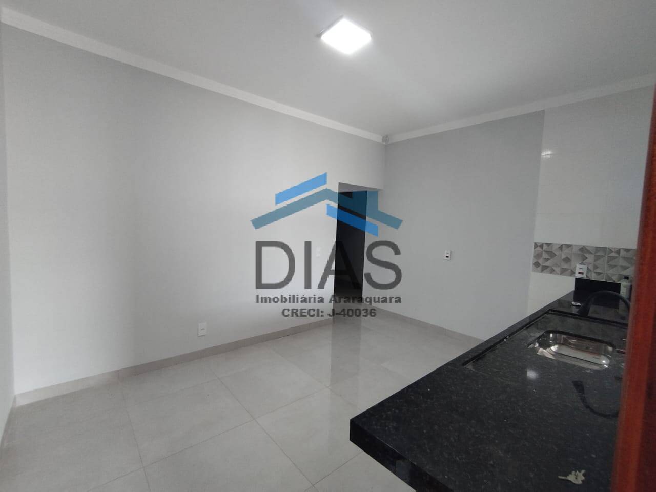 PARQUE FLAMBOYANT LINDA CASA COM TRÊS DORMITÓRIOS E ESPAÇO GOURMET