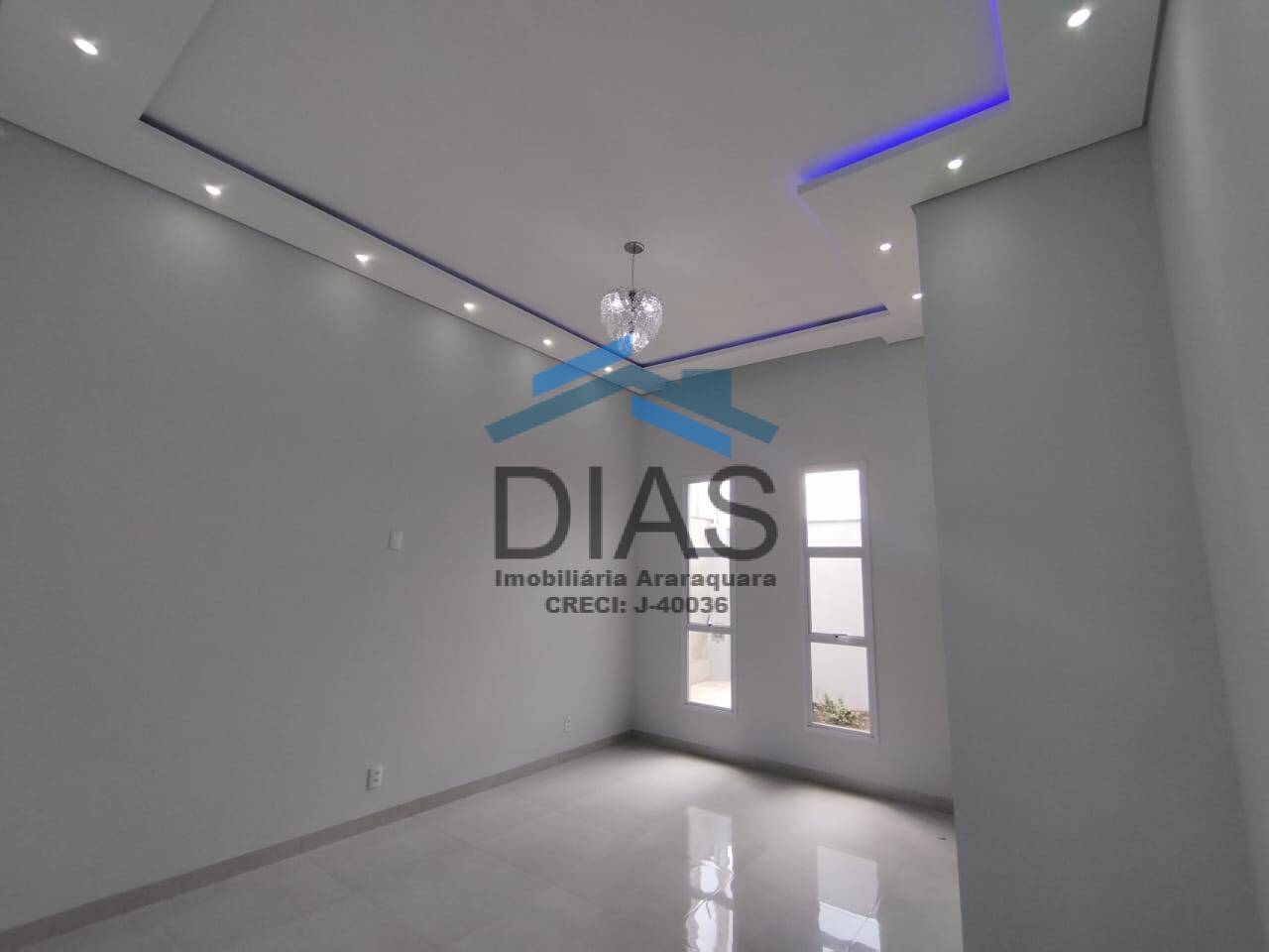 PARQUE FLAMBOYANT LINDA CASA COM TRÊS DORMITÓRIOS E ESPAÇO GOURMET