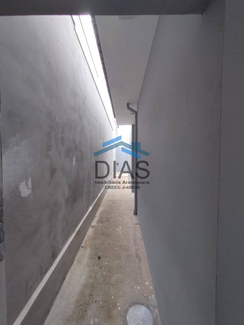 PARQUE FLAMBOYANT LINDA CASA COM TRÊS DORMITÓRIOS E ESPAÇO GOURMET