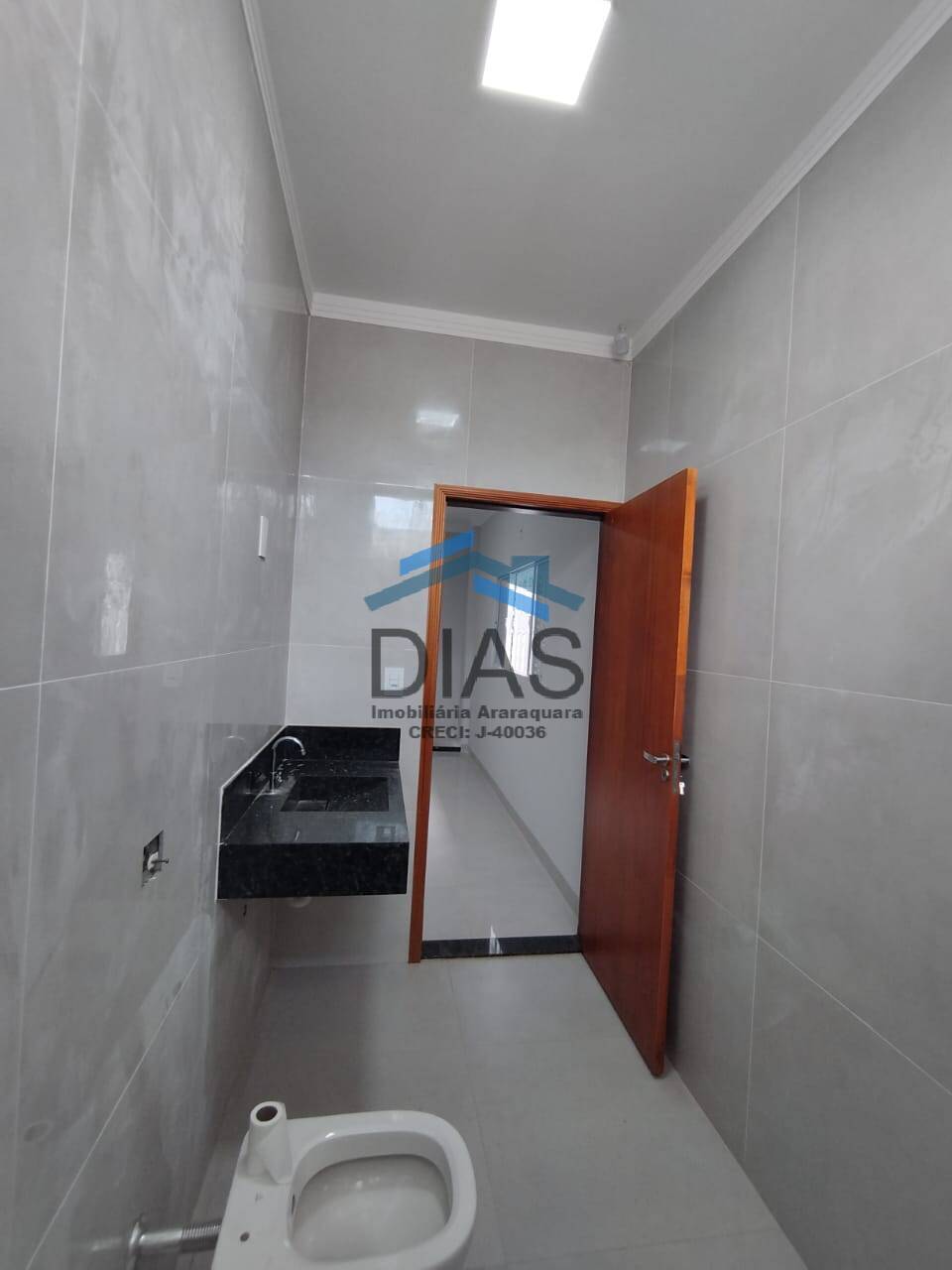PARQUE FLAMBOYANT LINDA CASA COM TRÊS DORMITÓRIOS E ESPAÇO GOURMET