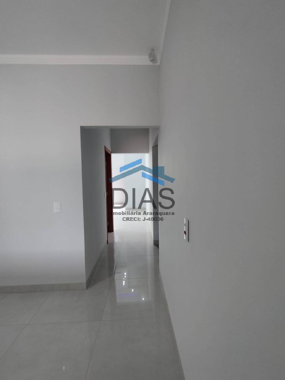PARQUE FLAMBOYANT LINDA CASA COM TRÊS DORMITÓRIOS E ESPAÇO GOURMET
