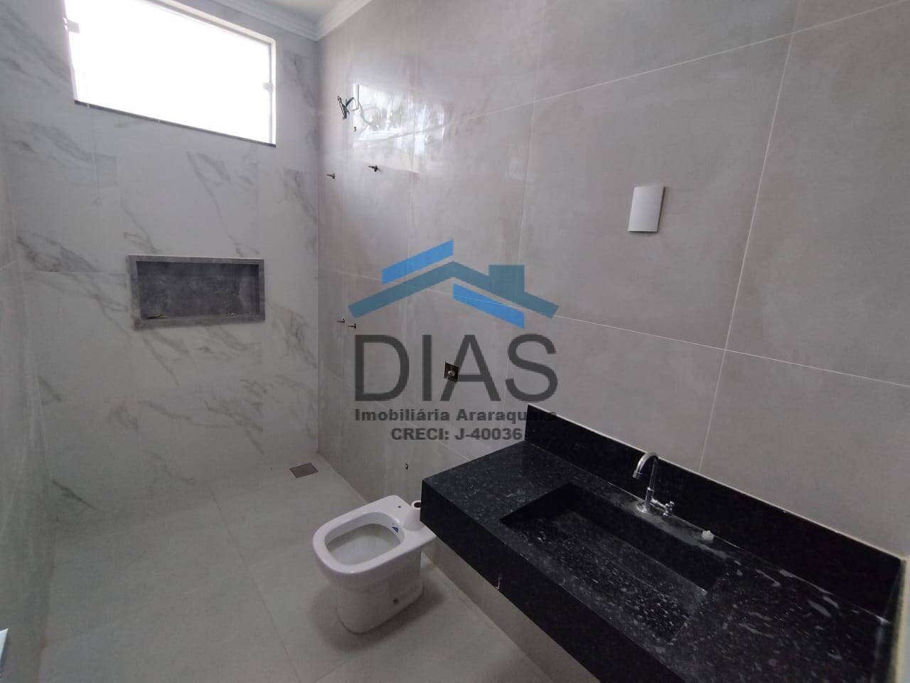 PARQUE FLAMBOYANT LINDA CASA COM TRÊS DORMITÓRIOS E ESPAÇO GOURMET