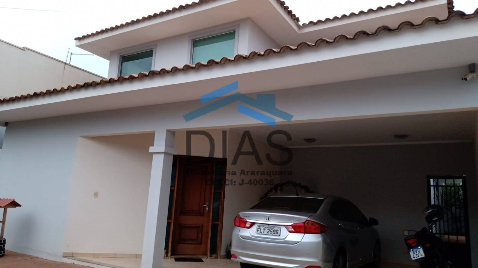 VILA HARMONIA LINDO SOBRADO COM QUATRO DORMITÓRIOS SENDO DUAS SUÍTES