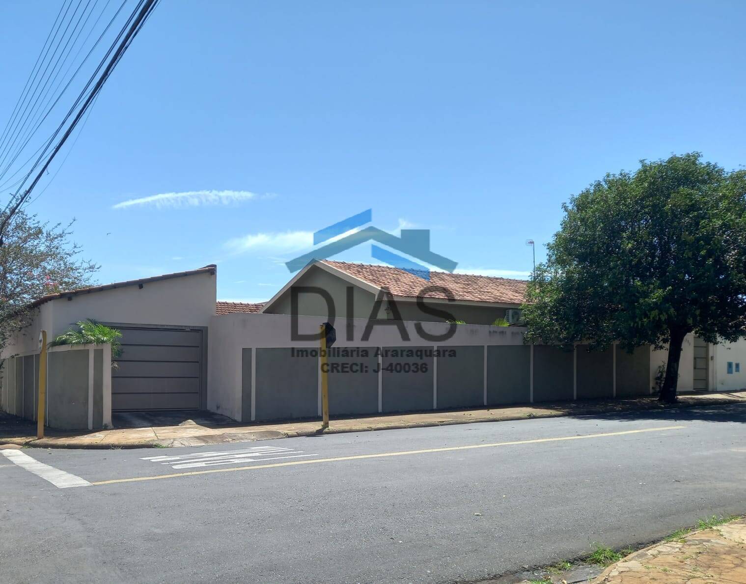 JARDIM PAULISTANO COM TRÊS DORMITÓRIOS QUINTAL AMPLO E BEM LOCALIZADA
