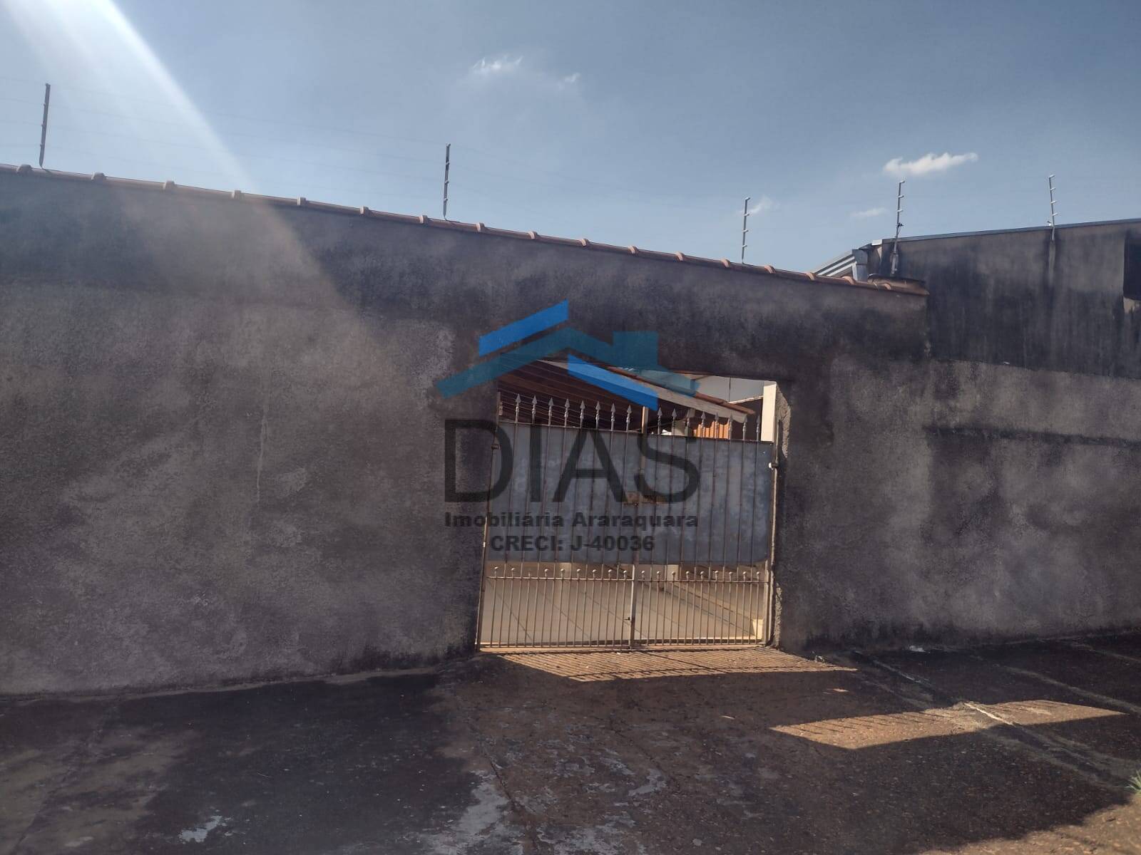 JARDIM DAS PAINEIRAS CASA AMPLA DE ESQUINA COM DOIS DORMITÓRIOS