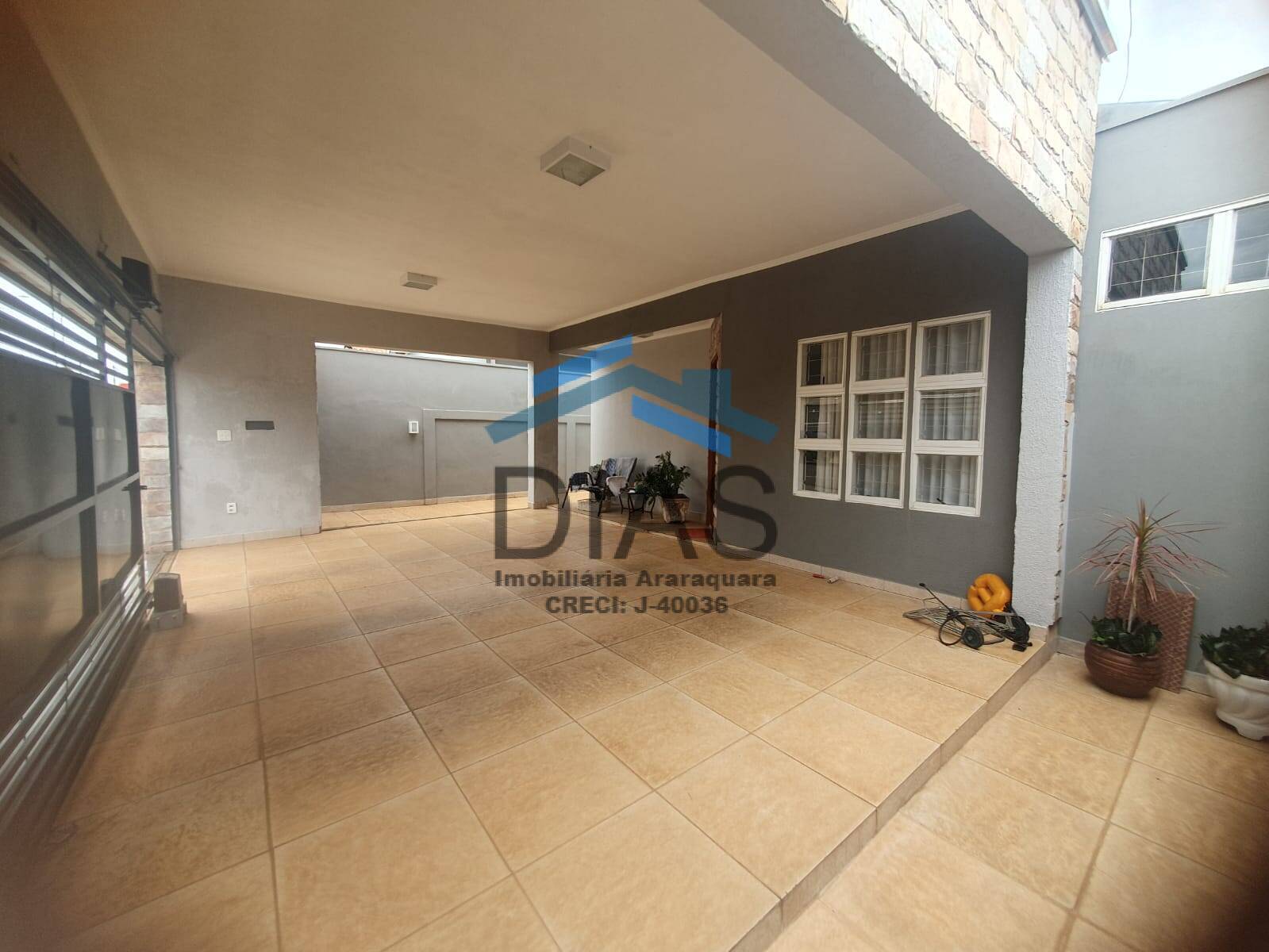 RESIDENCIAL SOLARIS CASA COM TRÊS DORMITÓRIOS E LINDO ESPAÇO GOURMET