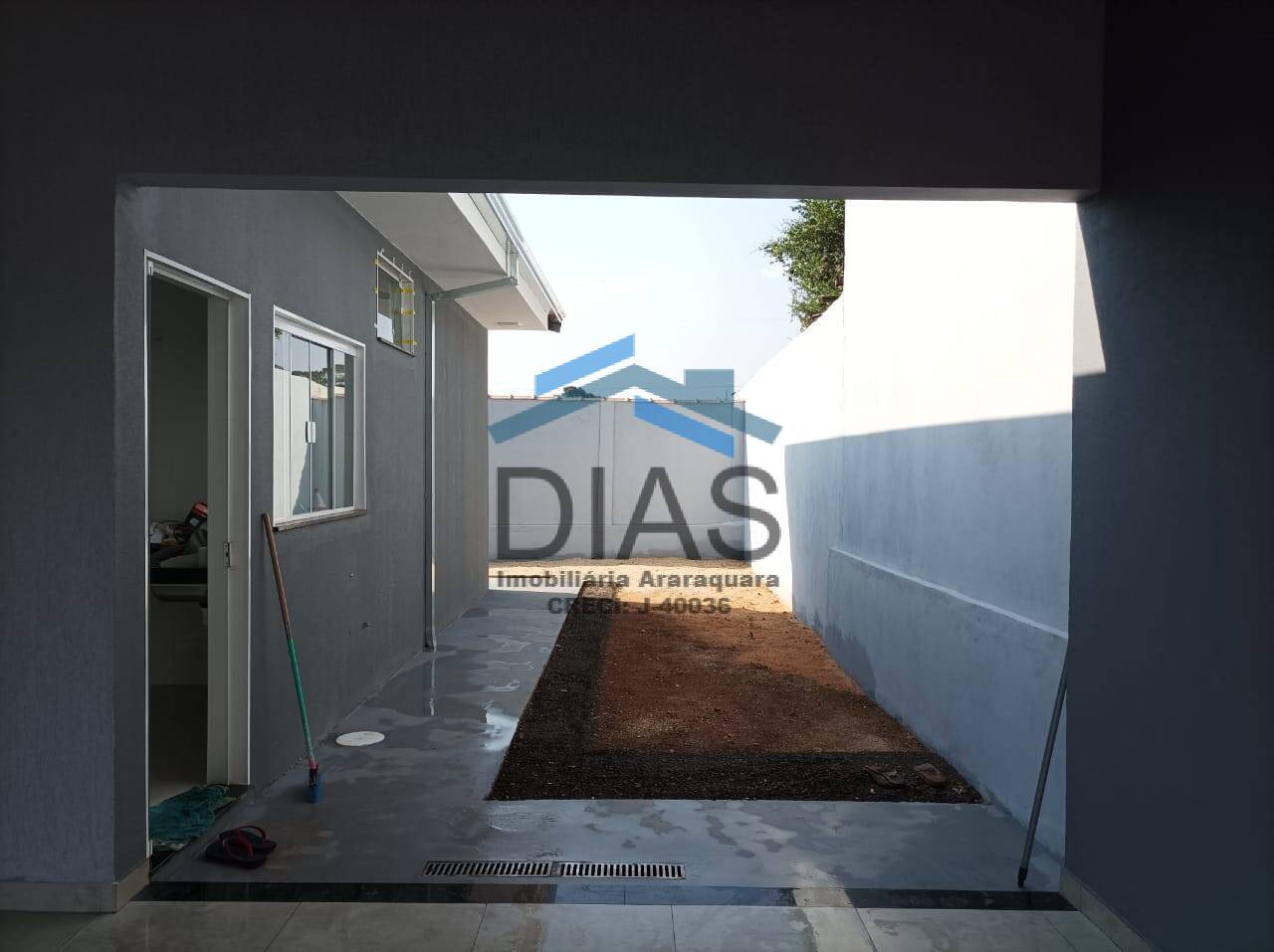 JARDIM TAMOIO CASA NOVA COM DOIS DORMITÓRIOS, SUITE