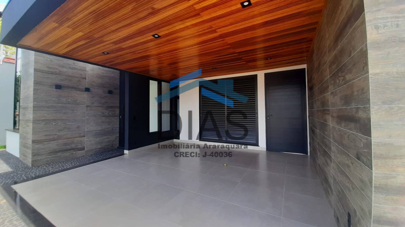 RESIDENCIAL VILLAGE DAMHA I NOVA ALTO PADRÃO COM TRÊS SUÍTES E PISCINA
