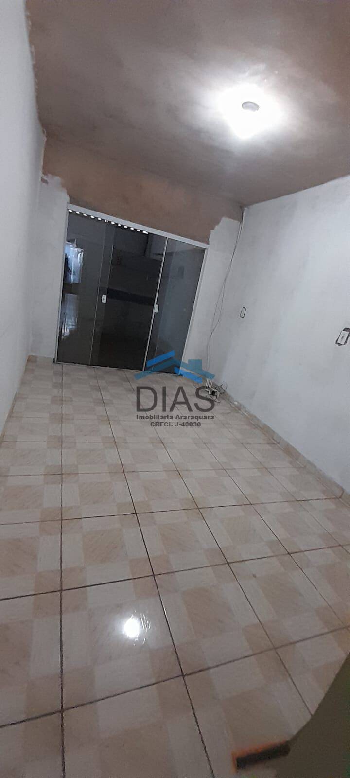PARQUE RESIDENCIAL LAURA MOLINA COM DOIS DORMITÓRIOS E QUINTAL AMPLO