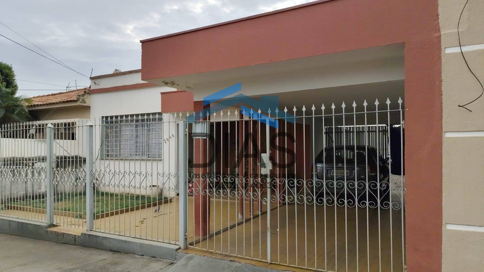 CENTRO! AMPLA COM TRÊS DORMITÓRIOS MAIS EDÍCULA EXCELENTE LOCALIZAÇÃO