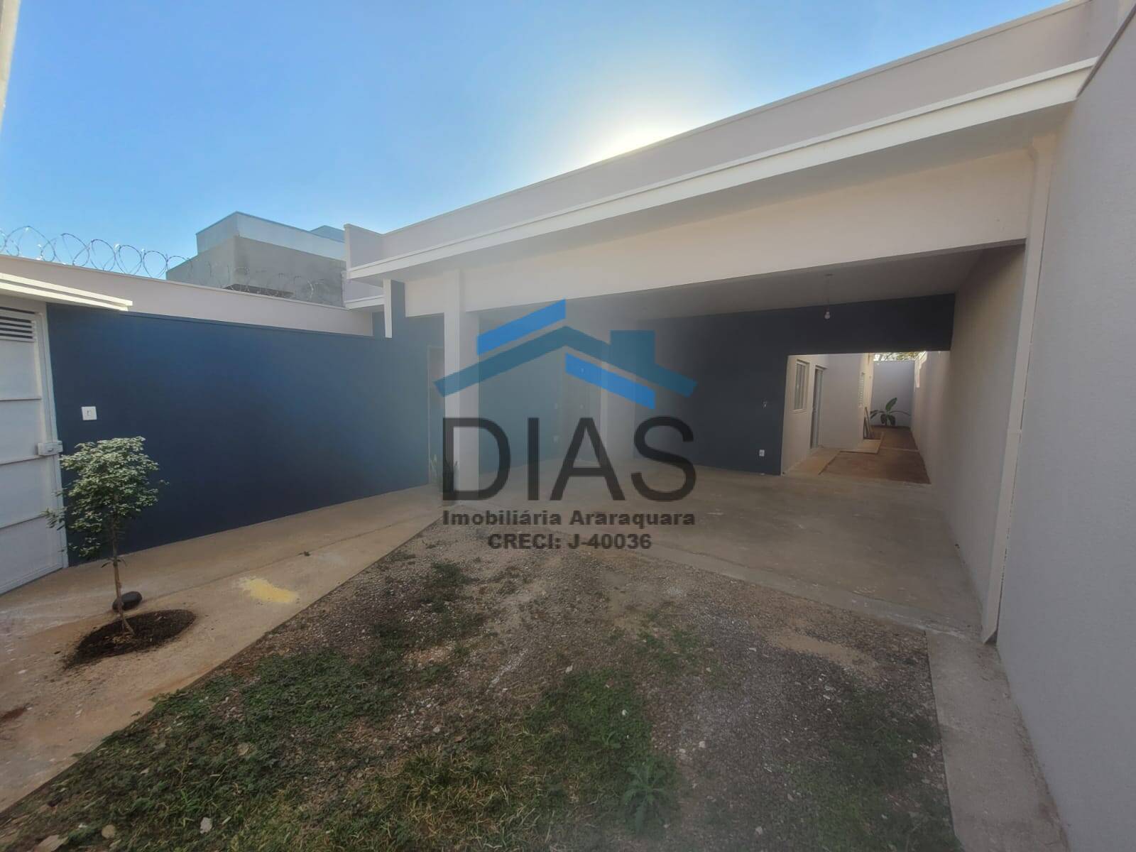 VILA SANTA MARTA NOVA TRÊS DORMITÓRIOS SENDO UM SUÍTE E QUINTAL AMPLO