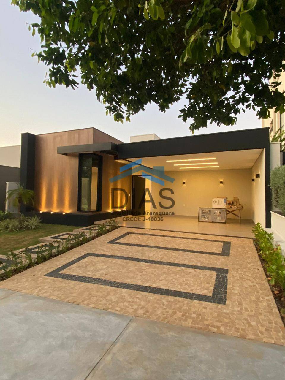 PORTAL DAS TIPUANAS ALTO PADRÃO TRÊS SUITES ÁREA GOURMET E PISCINA