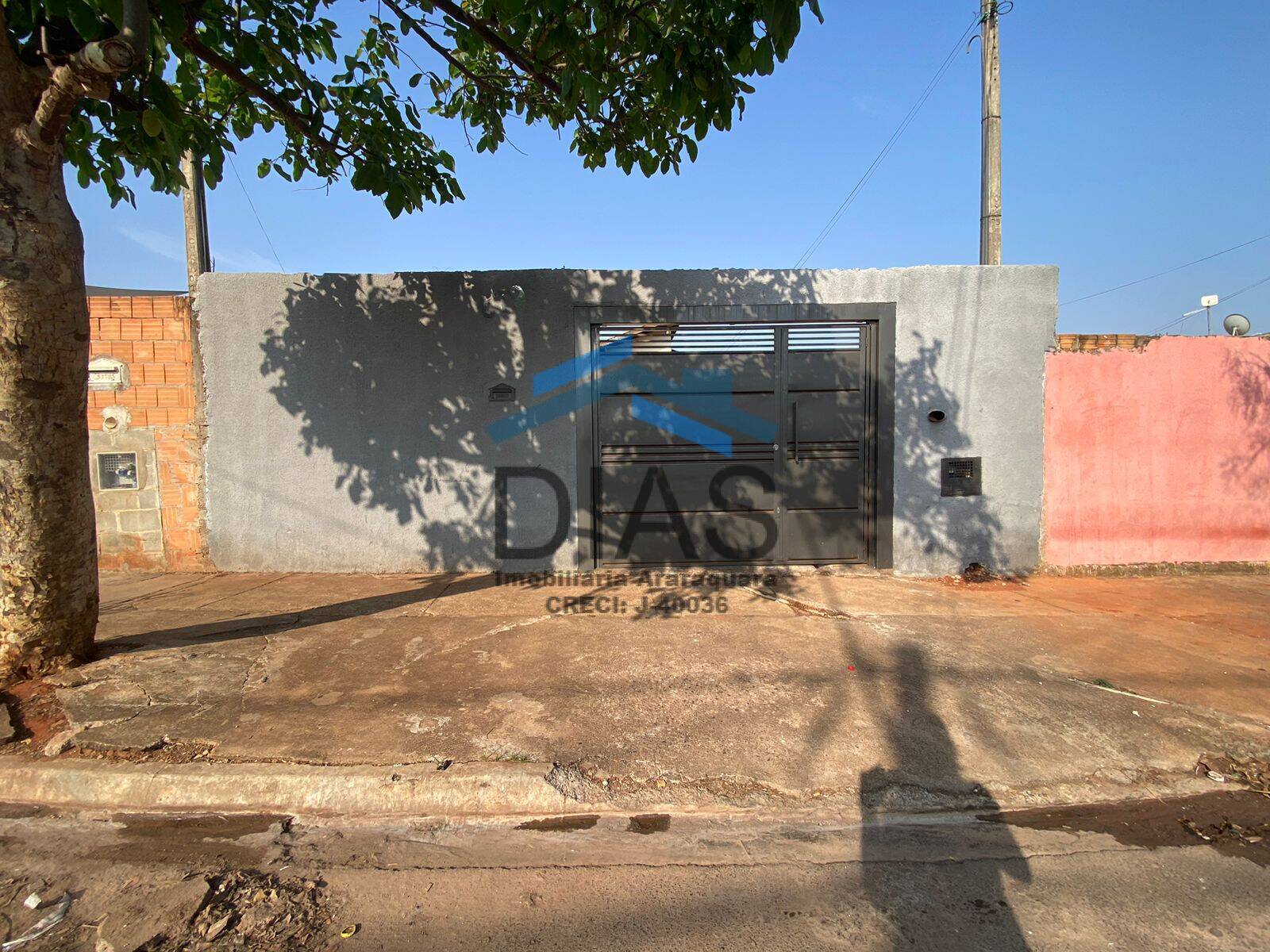 RESIDENCIAL LAURA MOLINA CASA DOIS DORMITÓRIOS E QUINTAL AMPLO 200 M