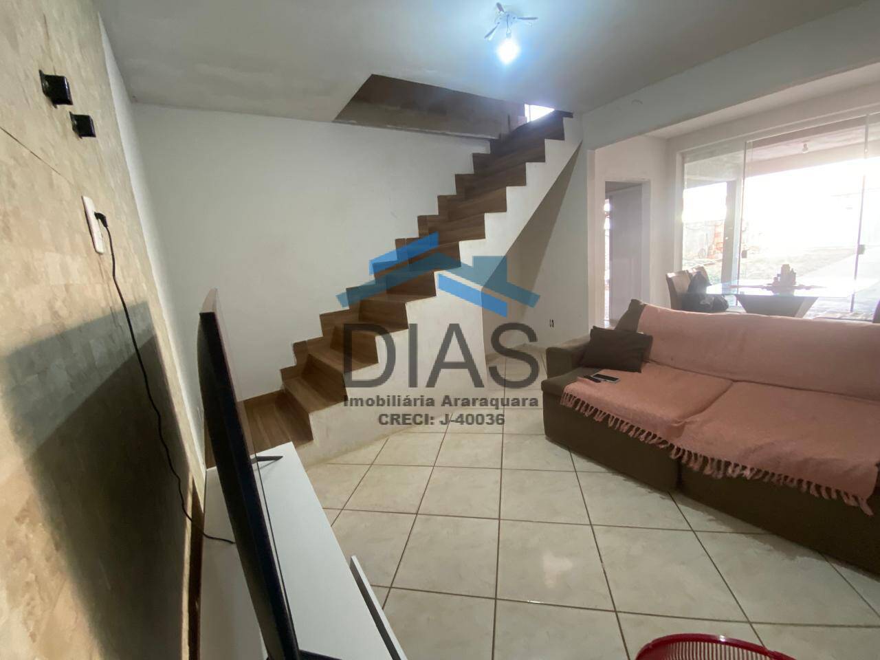 JARDIM INDAIÁ LINDO SOBRADO COM TRÊS DORMITÓRIOS E ESPAÇO GOURMET