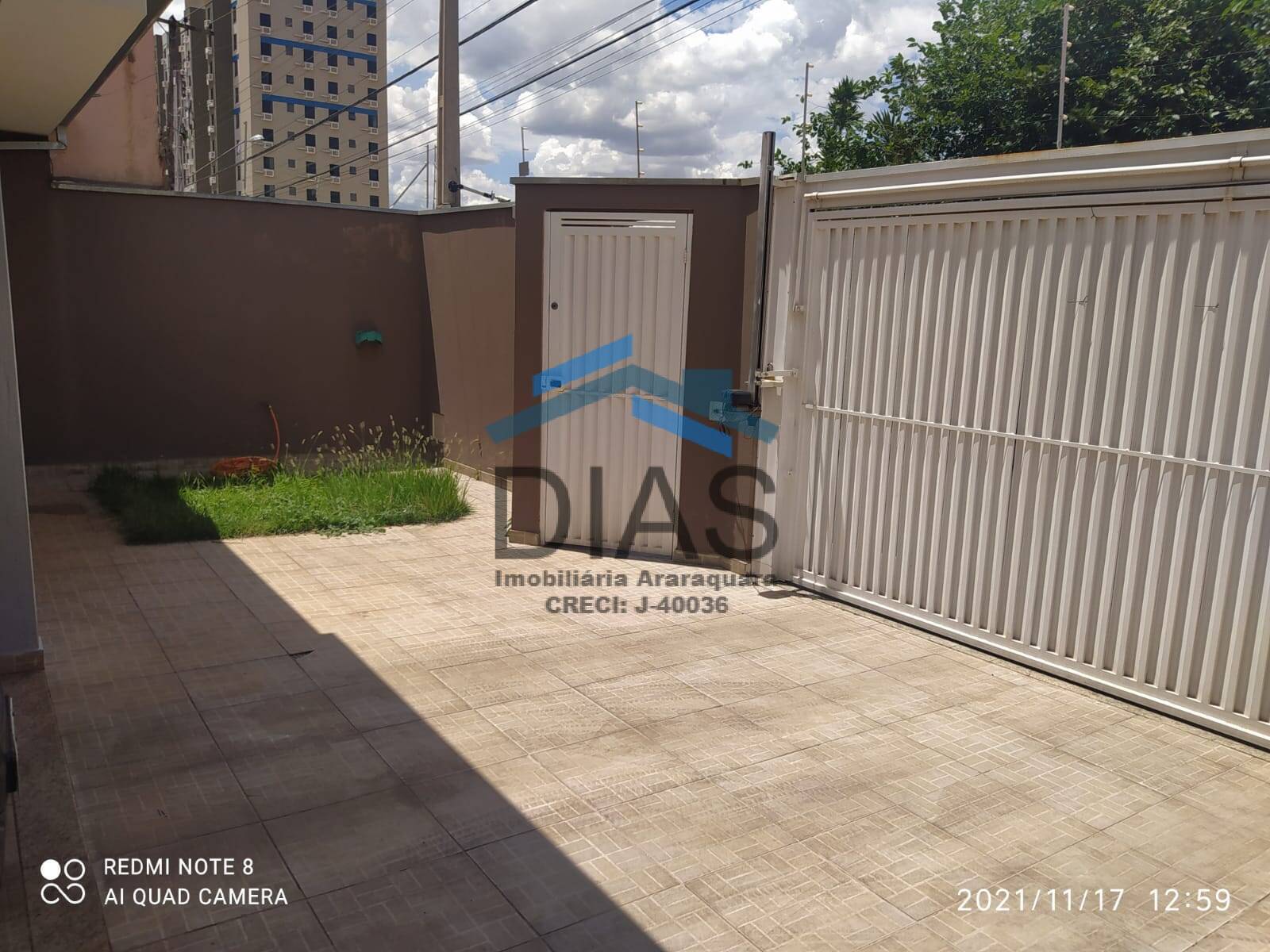 VILA SUCONASA TRÊS DORMITÓRIOS SENDO 1 SUÍTE ÁREA GOURMET