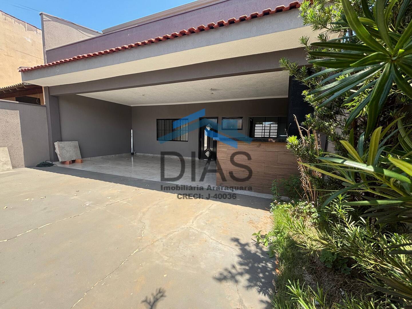 RESIDENCIAL LUPO II SOBRADO SACADA 3 DORMITÓRIOS UM SUÍTE ÁREA GOURMET