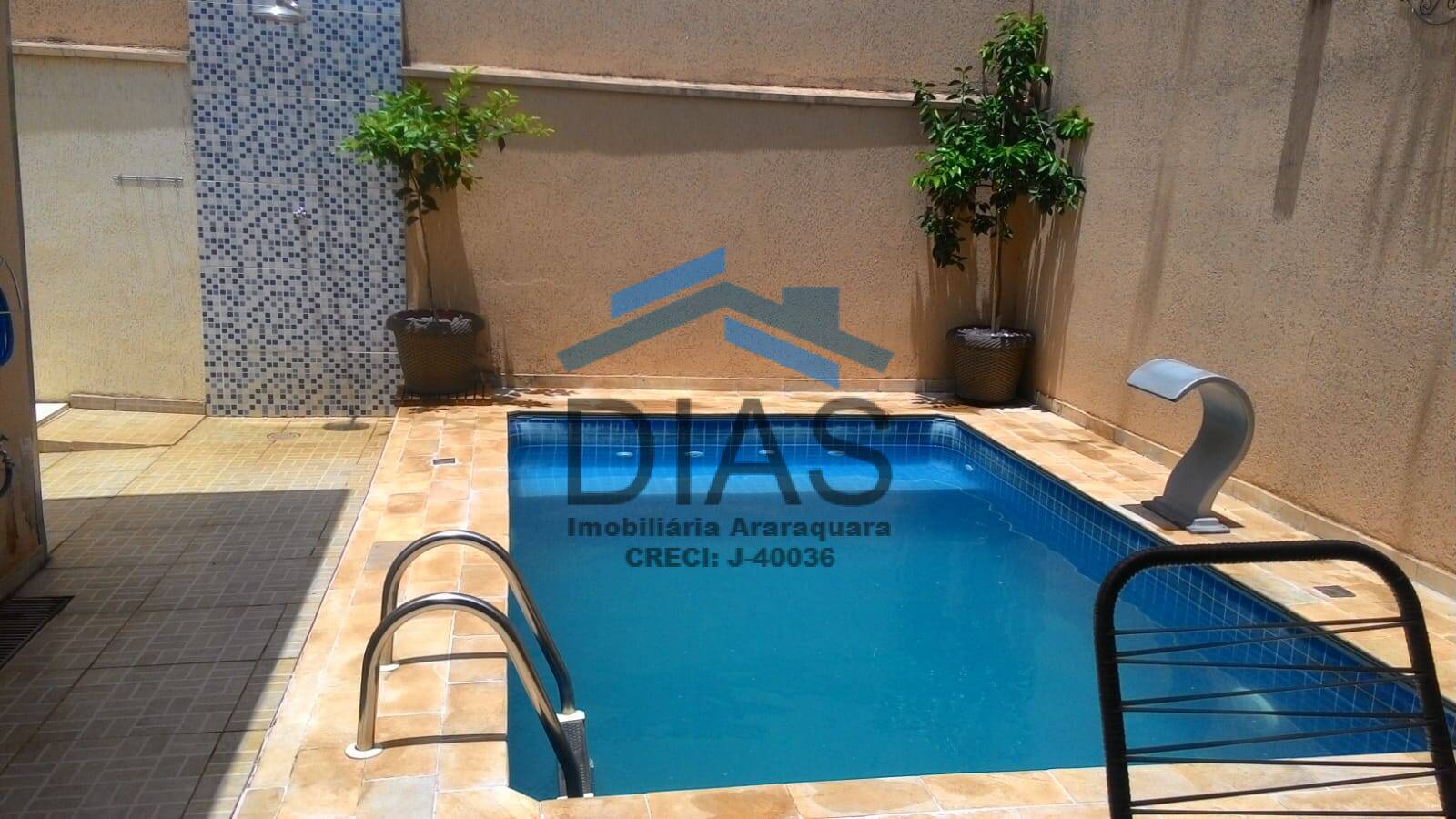 Casa à venda com 2 quartos, 211m² - Foto 2