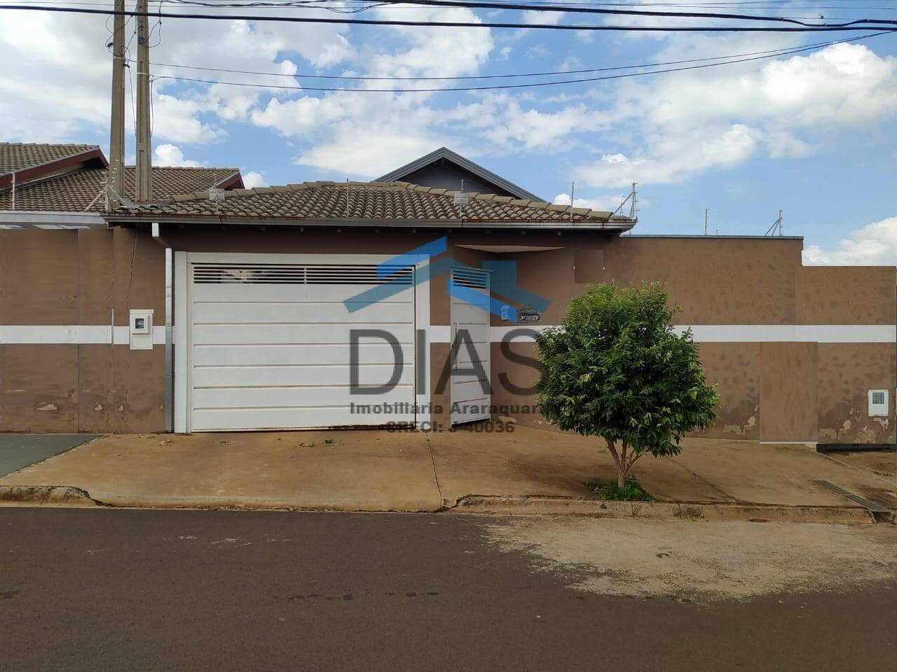RESIDENCIAL CAMBUÍ CASA BEM LOCALIZADA COM 3 DORMITÓRIOS.