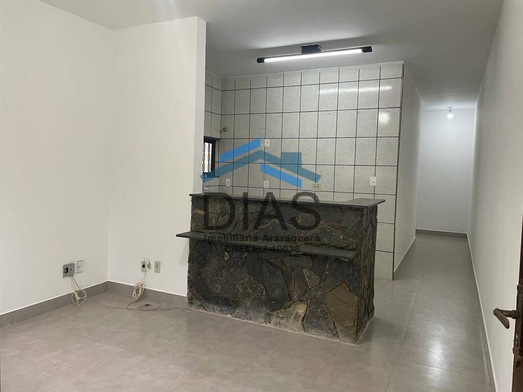 QUITANDINHA CASA TRÊS DORMITÓRIOS BEM LOCALIZADA AO LADO SENAI E UNESP