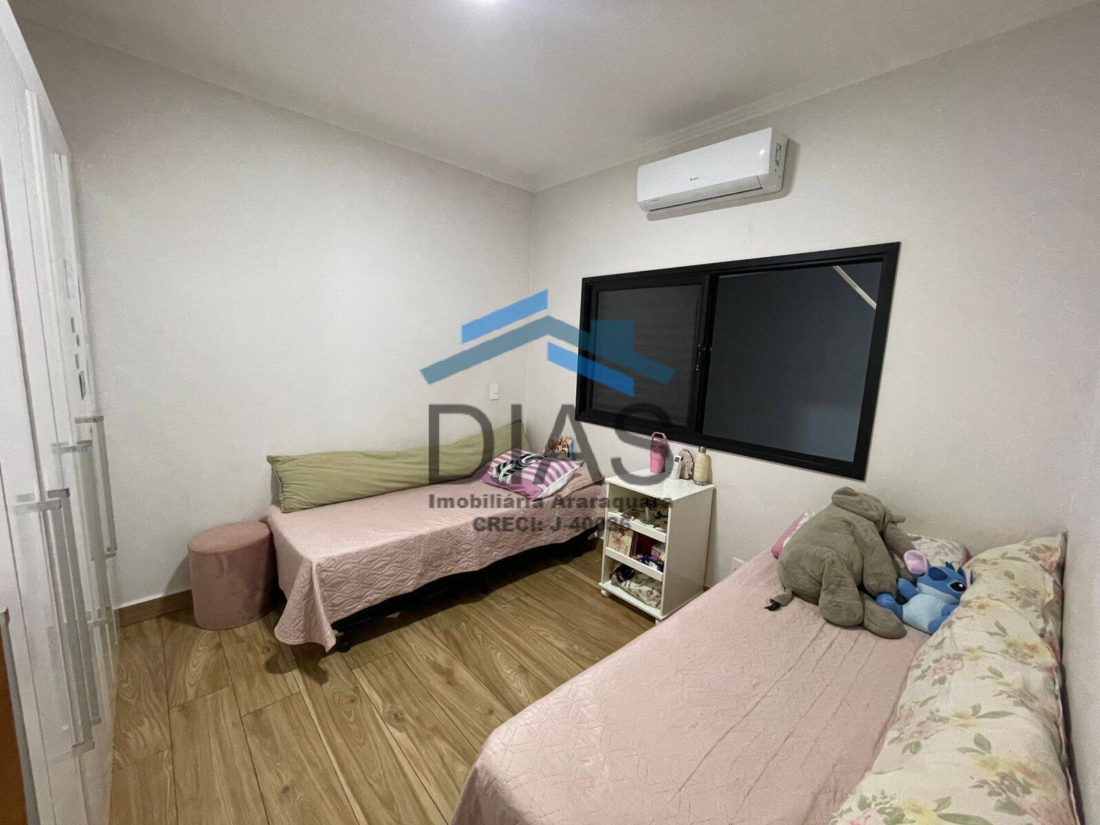 Casa à venda com 2 quartos, 115m² - Foto 4