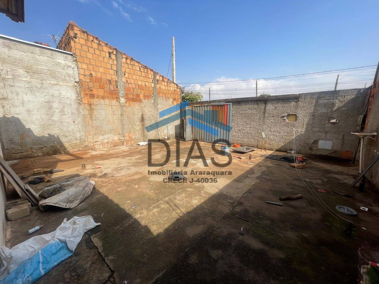 CASA NO LAURA MOLINA COM QUINTAL AMPLO PRÓXIMO A UPA DO VALE VERDE
