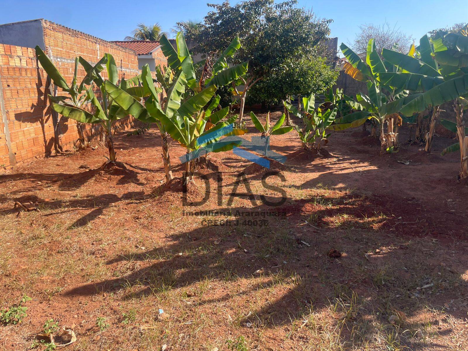 TERRENO PLANO MURADO NO PARQUE IGAÇABA PRONTO PARA CONSTRUIR
