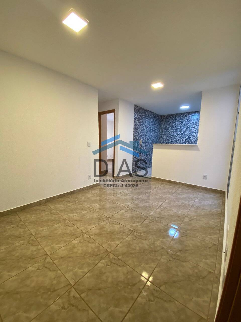 Apartamento à venda com 2 quartos, 44m² - Foto 2
