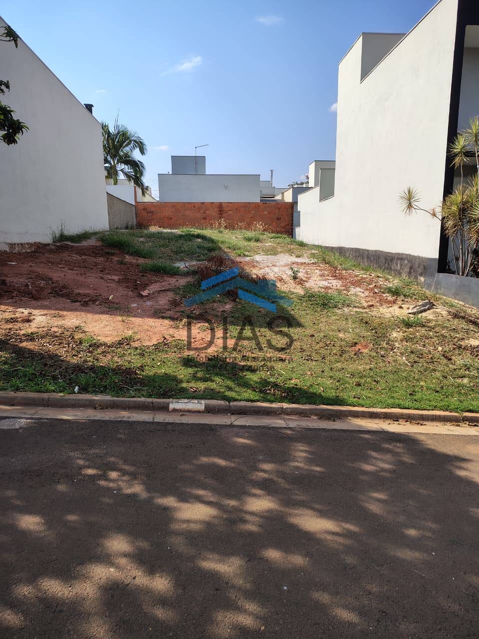 VILLAGE DAMHA II TERRENO DE ILHA 275 M² PRONTO PARA CONSTRUIR