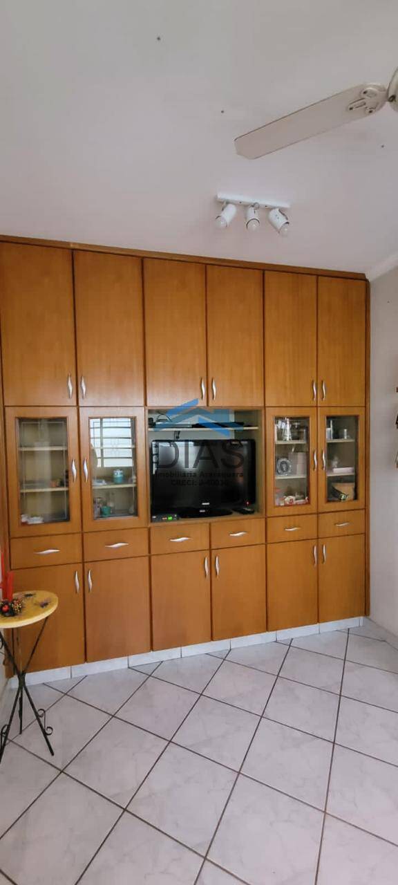 Casa, 4 quartos, 242 m² - Foto 2