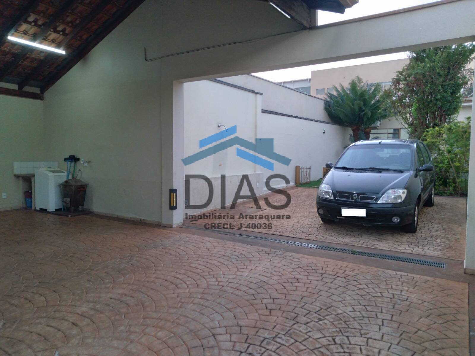 Casa, 4 quartos, 216 m² - Foto 1